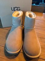 Ugg Classic mini maat 41, Kleding | Dames, Schoenen, Beige, Lage of Enkellaarzen, Nieuw, Ophalen of Verzenden