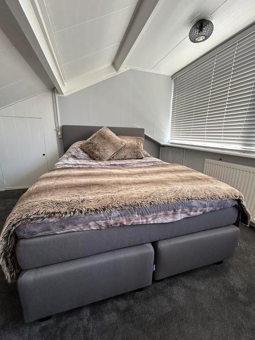 Kårlsson boxspring (twijfelaar), Huis en Inrichting, Slaapkamer | Boxsprings, Zo goed als nieuw, 140 cm, 200 cm, Twijfelaar, Ophalen
