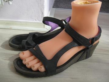 TEVA sandalen maat 39 als nieuw beschikbaar voor biedingen