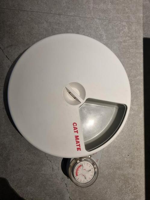 Catmate C50 automatische voederbak voor katten of hondjes, Dieren en Toebehoren, Kattenvoerbakken en Drinkbakken, Zo goed als nieuw