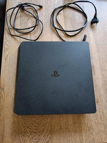 Playstation 4 Slim + Controller met backpad en BO6 beschikbaar voor biedingen