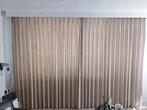 Beige overgordijnen, Ophalen