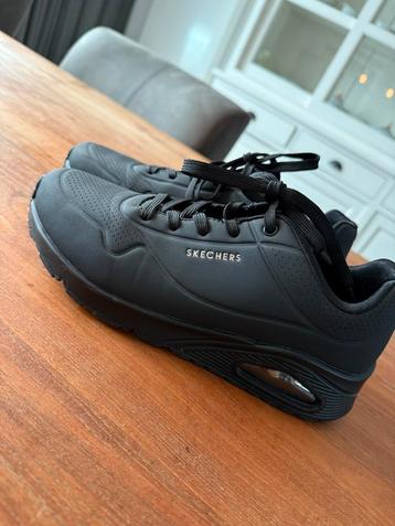 Skechers MT 39 Zwarte Sneakers - Zo goed als nieuw beschikbaar voor biedingen