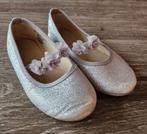 Zilvere ballerina's met een bloemenband, Meisje, Ophalen of Verzenden, Primark, Gebruikt