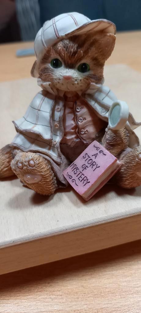 Detective Kat Beeldje - Priscilla Hillman, Antiek en Kunst, Kunst | Beelden en Houtsnijwerken, Ophalen of Verzenden