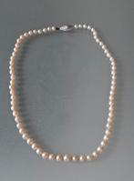 Cultivé parelcollier met 14 k.witgouden slotje kerst cadeau!, Ophalen of Verzenden, Goud, Ketting, Met edelsteen