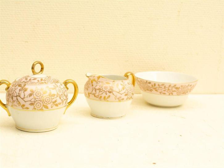 Victoria china melk en suikerkannetje en schaaltje 31967, Huis en Inrichting, Keuken | Servies, Gebruikt, Schaal of Schalen, Overige stijlen