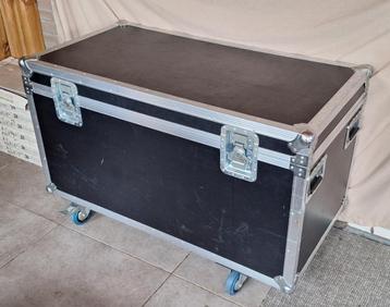 Grote flightcase-kist op wielen – 120 x 60 x 60 cm beschikbaar voor biedingen