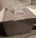 Swarovski bloem in doos. Waterlelie kandelaar., Ophalen of Verzenden, Gebruikt, Figuurtje