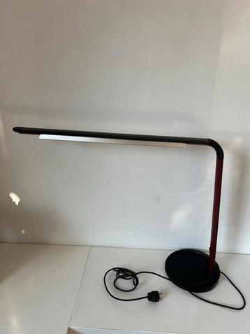 Moderne Tafellamp beschikbaar voor biedingen