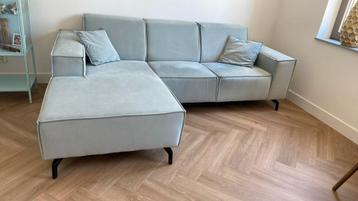 Mooie velours bank met chaise longue, zeegroen