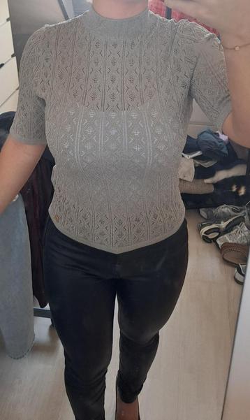 Grijs shirtje Nikkie. beschikbaar voor biedingen