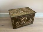 Vintage geëmbosseerde kolenkist van messing en donker hout, Antiek en Kunst, Ophalen of Verzenden
