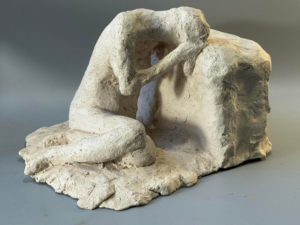 Naakte vrouw van chamotte klei gemaakt, Antiek en Kunst, Antiek | Keramiek en Aardewerk, Ophalen of Verzenden