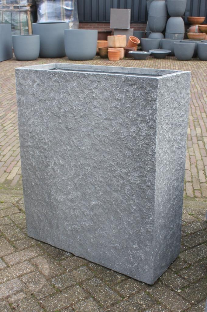 Nieuwe grijze hoge bloembakken afscheiding terras balkon, Tuin en Terras, Bloembakken en Plantenbakken, Nieuw, Overige materialen