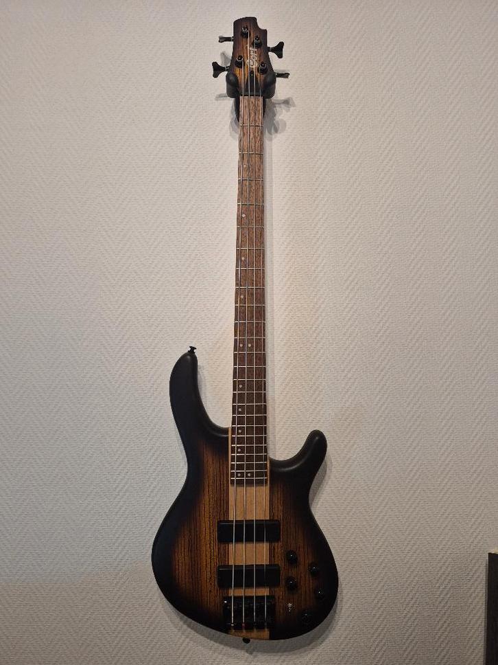 Cort C4 Plus ZBMH + Hartke HD15, Muziek en Instrumenten, Versterkers | Bas en Gitaar, Gebruikt, 100 watt of meer, Ophalen