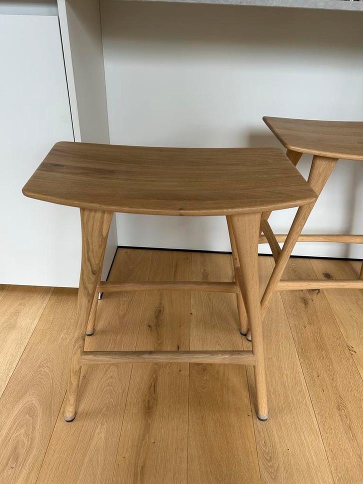 Houten Barkrukken Ethnicraft Osso barkruk 65 geolied eiken, Huis en Inrichting, Barkrukken, Zo goed als nieuw, 60 tot 90 cm, Hout