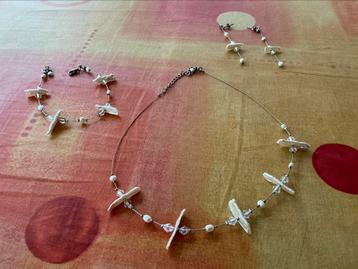 Ketting, armband, oorbellen set beschikbaar voor biedingen