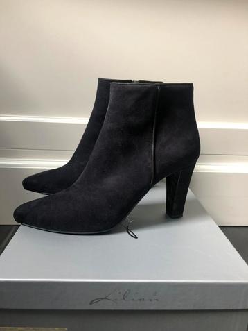 Lilian laarsjes maat 40,5 beschikbaar voor biedingen