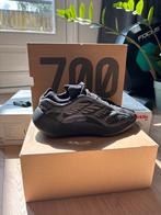 Yeezy 700v3, Kleding | Heren, Schoenen, Verzenden, Zo goed als nieuw
