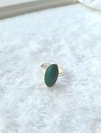 Zilveren Ring met Groene Steen, Sieraden, Tassen en Uiterlijk, Ringen, 18 tot 19, Gebruikt, Ophalen of Verzenden, Dame of Heer