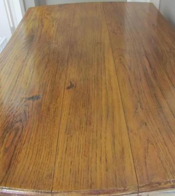 eiken tafel beschikbaar voor biedingen