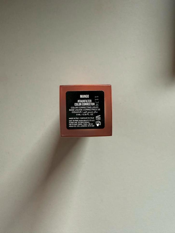 Huda Beauty Faux Filter Corrector, Sieraden, Tassen en Uiterlijk, Uiterlijk | Cosmetica en Make-up, Nieuw, Make-up, Gehele gezicht
