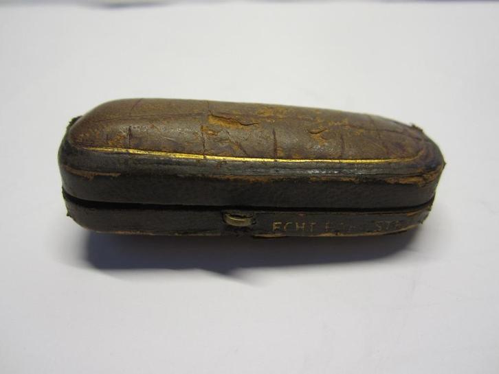 Antiek mondstuk /sigarettenpijp uit barnsteen, Verzamelen, Rookartikelen, Aanstekers en Luciferdoosjes, Gebruikt, Sigarenbandjes