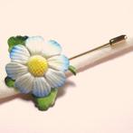 Vintage broche hoedenspeld Engels porselein blauwe bloem, Overige materialen, 4 tot 7 cm, Gebruikt, Verzenden