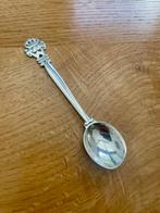 Zilveren theelepeltje koningin Wilhelmina, Ophalen of Verzenden, Gebruikt, Nederland, Speld(je) of Lepel(tje)