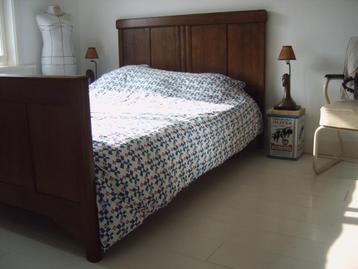 Antiek bed, twijfelaar beschikbaar voor biedingen