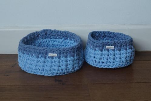 Setje van twee blauwe mandjes, babykamer, badkamer, Huis en Inrichting, Woonaccessoires | Schalen en Manden, Mand, Rond, Overige materialen