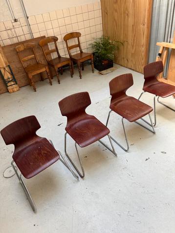 Prachtige retro stoelen – stapelbaar, set van 4 voor €80 beschikbaar voor biedingen