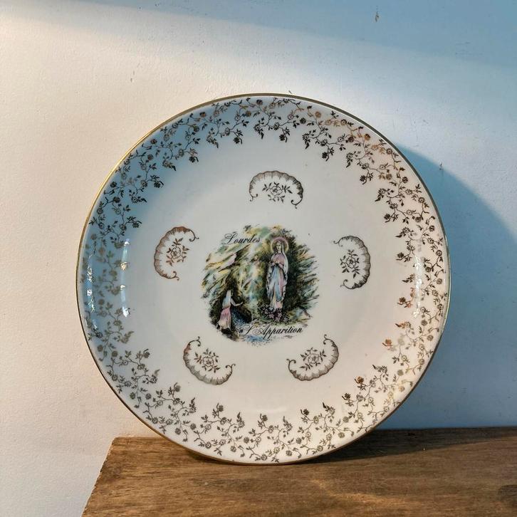 Antiek Wandbord Lourdes - 27 cm Diameter, Antiek en Kunst, Curiosa en Brocante, Ophalen of Verzenden