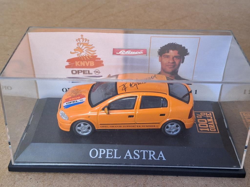 Opel Astra G KNVB Schuco 1:43, Hobby en Vrije tijd, Modelauto's | 1:43, Ophalen of Verzenden, Zo goed als nieuw, Auto, Schuco