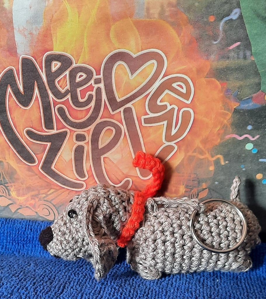 Gehaakte Teckel Sleutelhanger - Handgemaakt Hondenfiguur, Ophalen of Verzenden, Nieuw