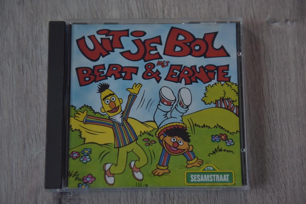 SESAMSTRAAT== UIT JE BOL met BERT & ERNIE, Verzenden, Zo goed als nieuw