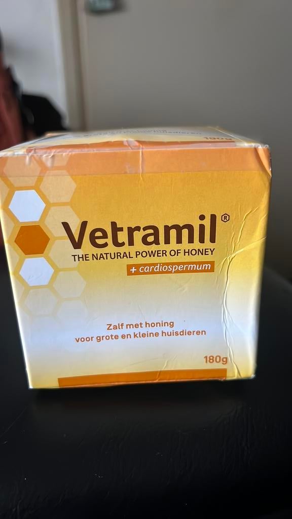 Vetramil zalf met honing voor huisdieren., Ophalen of Verzenden, Zo goed als nieuw, Gehele gezicht