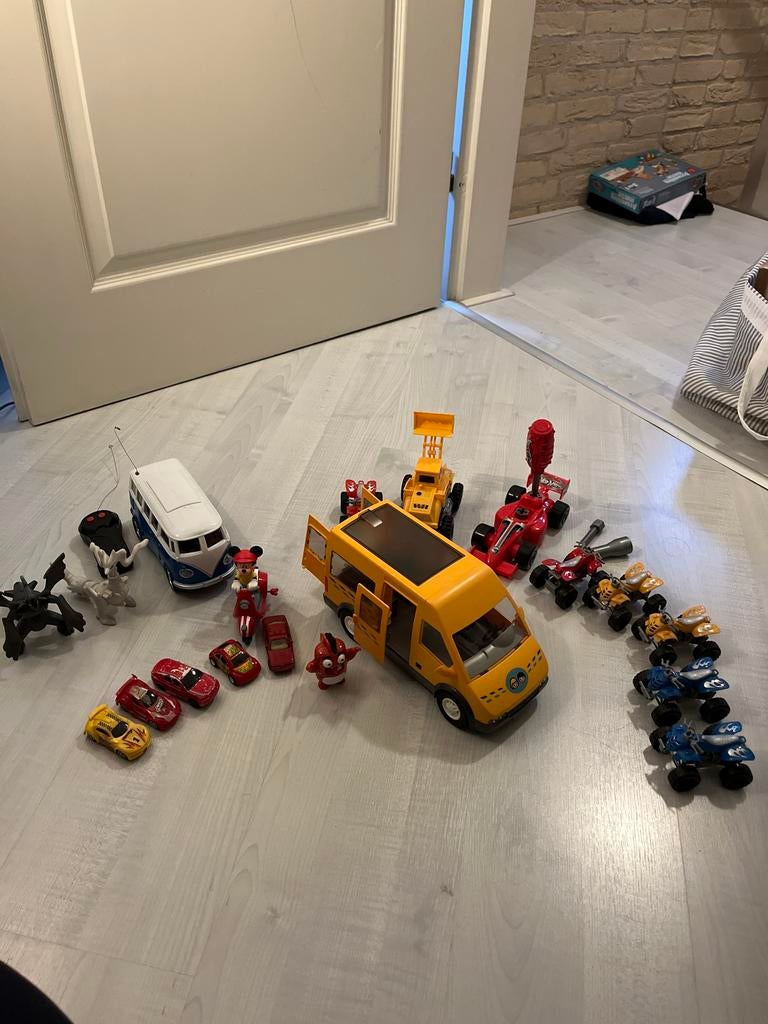 Diverse speelgoed gele auto is playmobiel, Kinderen en Baby's, Speelgoed | Speelgoedvoertuigen, Gebruikt, Afstandsbediening, Ophalen of Verzenden