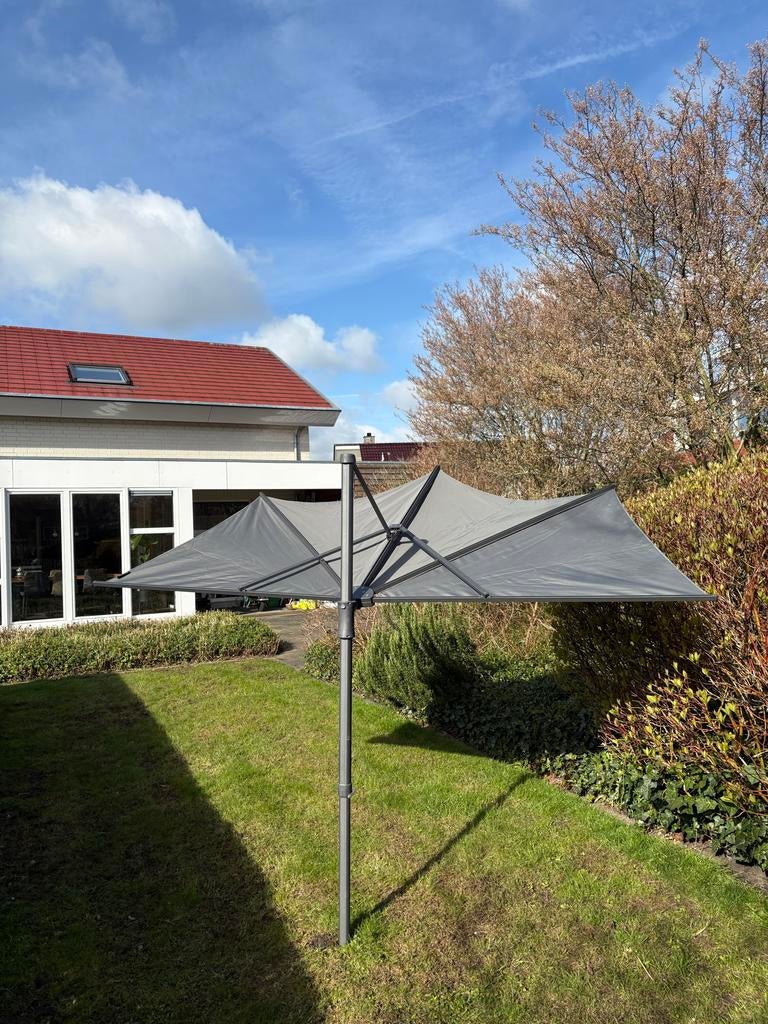 Madison Parasol Kantelbaar - Ideaal voor Balkon/Dakterras, Tuin en Terras, Ophalen, Gebruikt, Kantelbaar, 2 tot 3 meter
