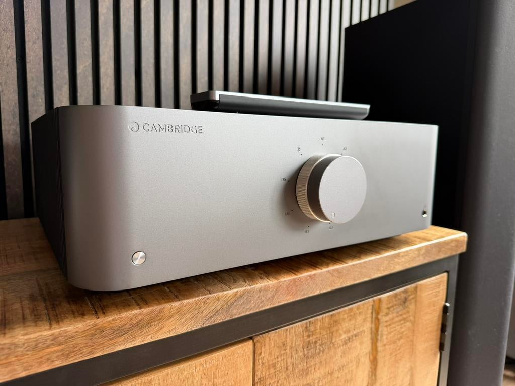 Mooie Cambridge Audio Edge A Versterker Zilver, Audio, Tv en Foto, Versterkers en Receivers, Overige merken, Ophalen of Verzenden