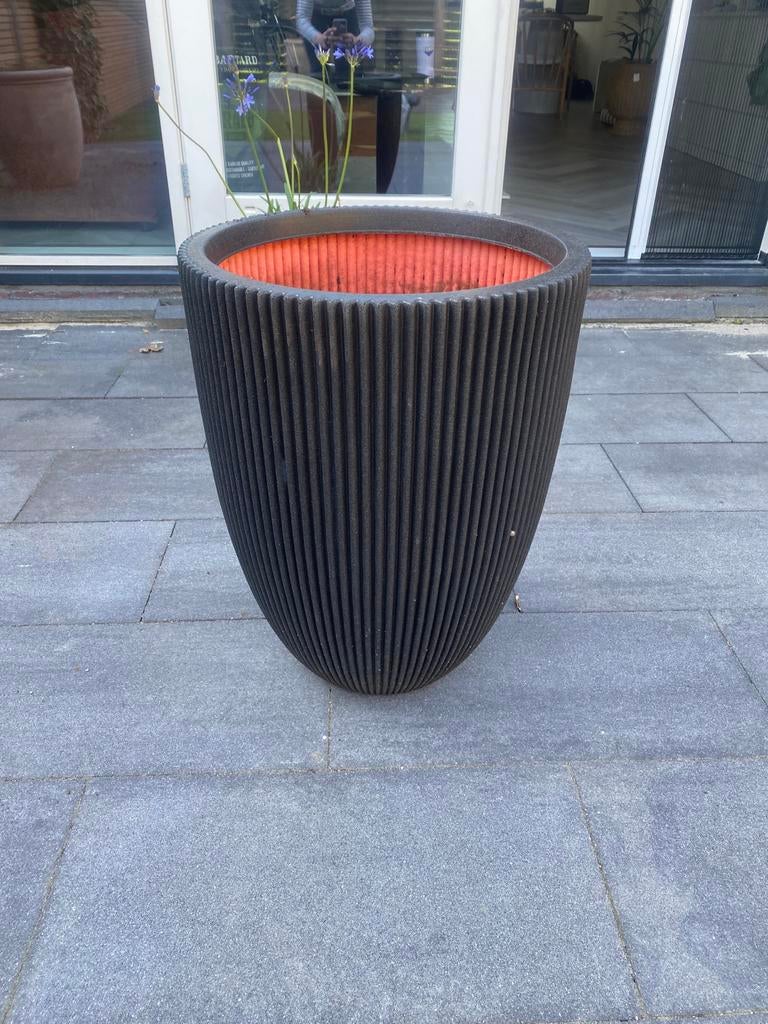 Grote Zwarte Bloempot met Ribbels (Capi Nature Groove), Overige materialen, Gebruikt, Minder dan 60 cm, Ophalen of Verzenden