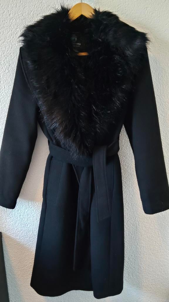 Stradivarius lange jas met afneembare bontkraag - Maat S, Zwart, Ophalen of Verzenden, Zo goed als nieuw, Maat 36 (S)