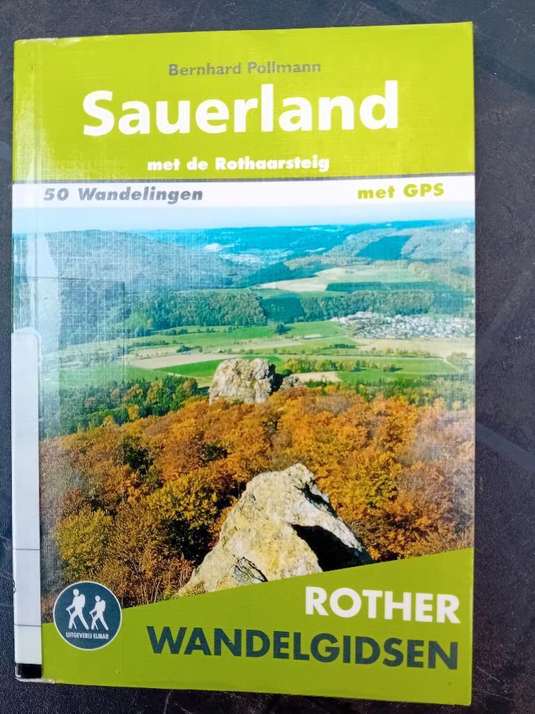 Sauerland, wandelgids Rother, Boeken, Europa, Ophalen of Verzenden, Reisgids of -boek, Gelezen