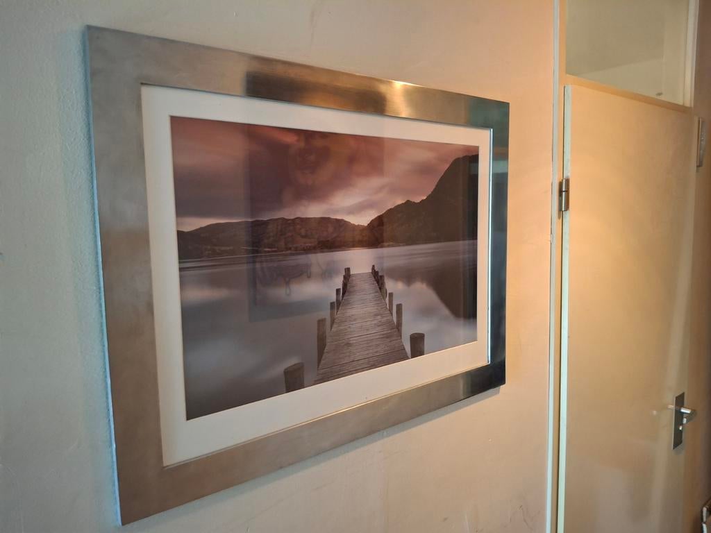 Ingelijste foto van een steiger aan het water, Ophalen of Verzenden, Minder dan 50 cm, Schilderij, Minder dan 50 cm