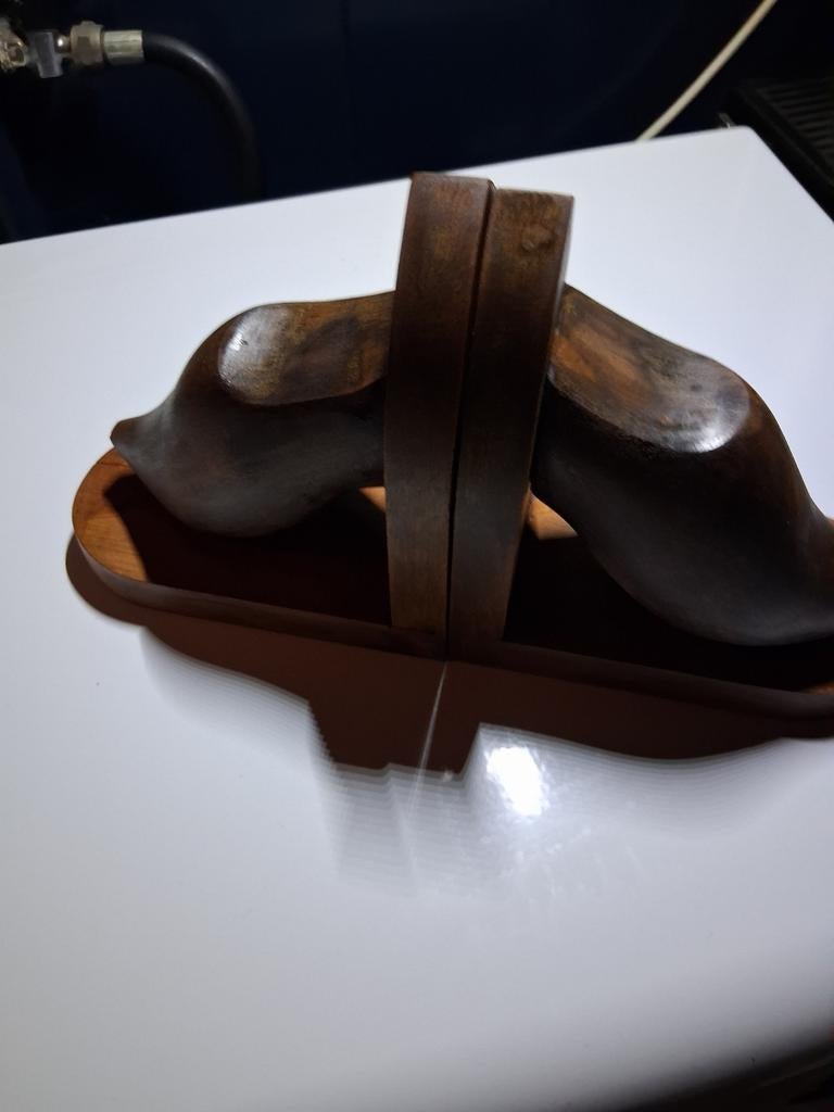 Houten boekensteunen klompen, Ophalen