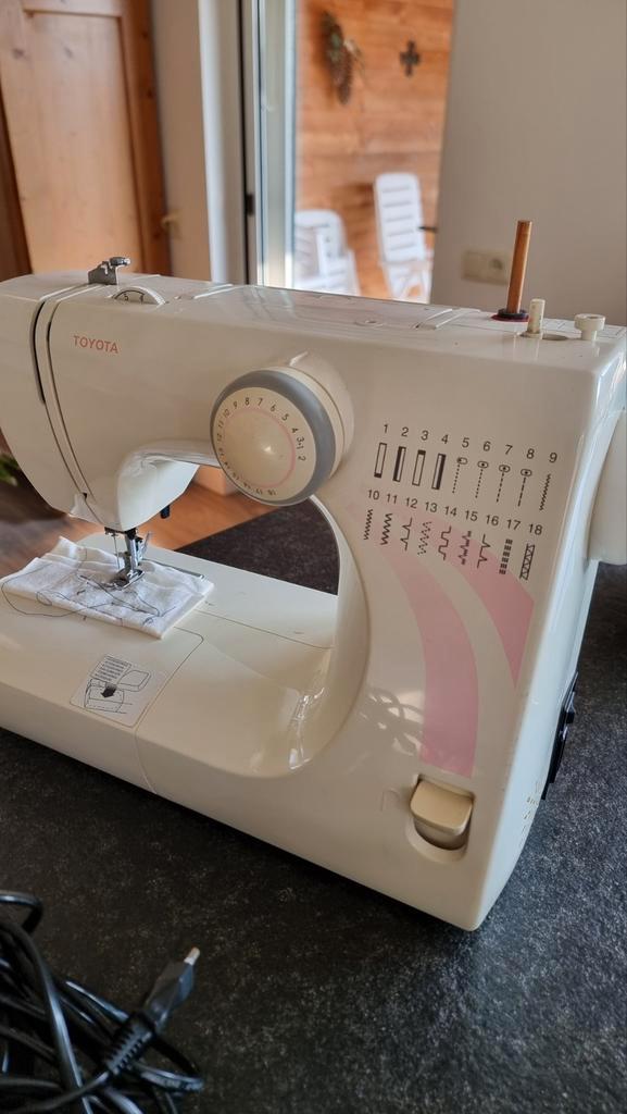 Toyota RS2000 STF Series Naaimachine, Hobby en Vrije tijd, Naaimachines en Toebehoren, Gebruikt, Naaimachine, Overige merken, Ophalen of Verzenden