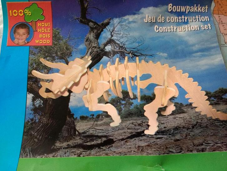 houten speelgoed bouwpakket schorpioen en triceratops (dino), Kinderen en Baby's, Speelgoed | Houten speelgoed, Zo goed als nieuw