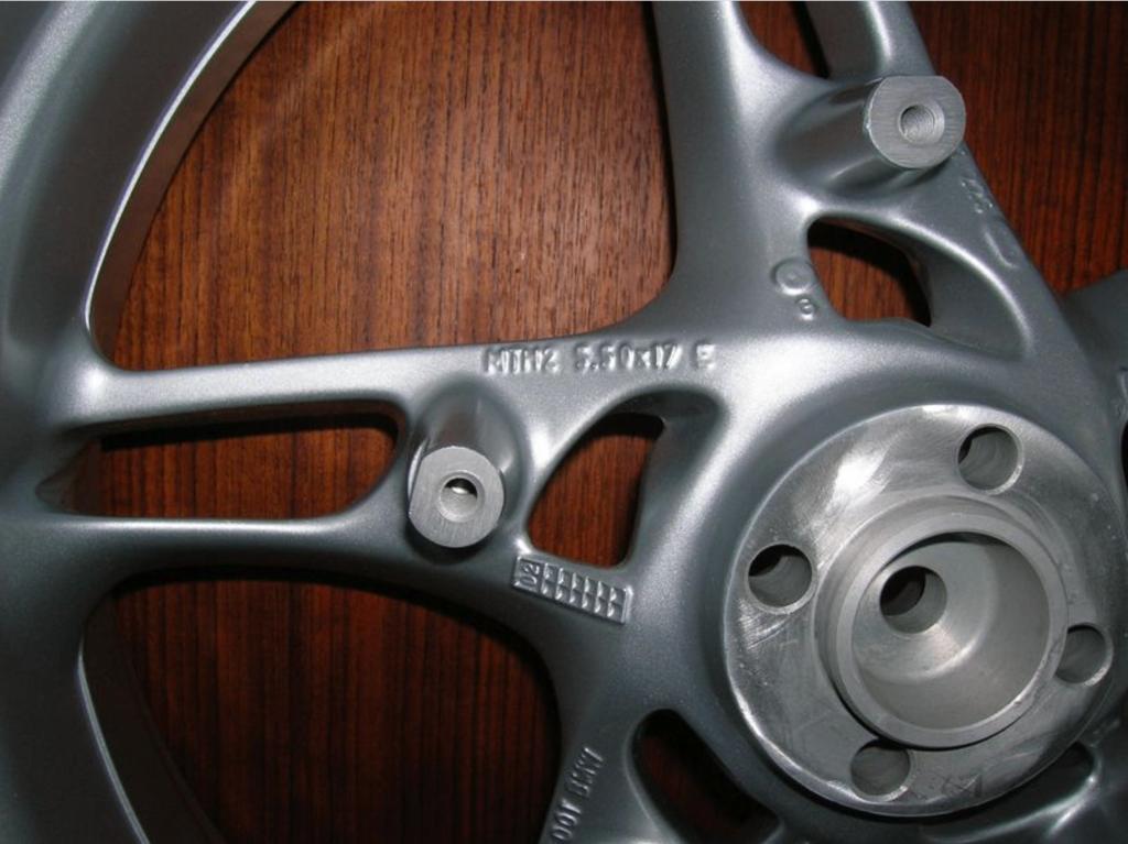 GEZOCHT: 5.5 inch BMW R1100S / BoxerCup achtervelg, Motoren, Onderdelen | BMW, Ophalen of Verzenden