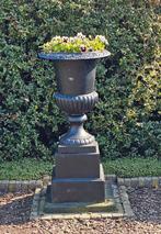 Zwarte gietijzer tuinvaas op gietijzer sokkel, Ophalen